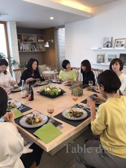 東京料理教室　食事風景